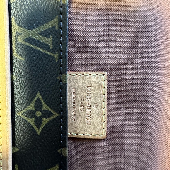 Louis Vuitton Bosphore Messenger bag - Picture 9 of 11